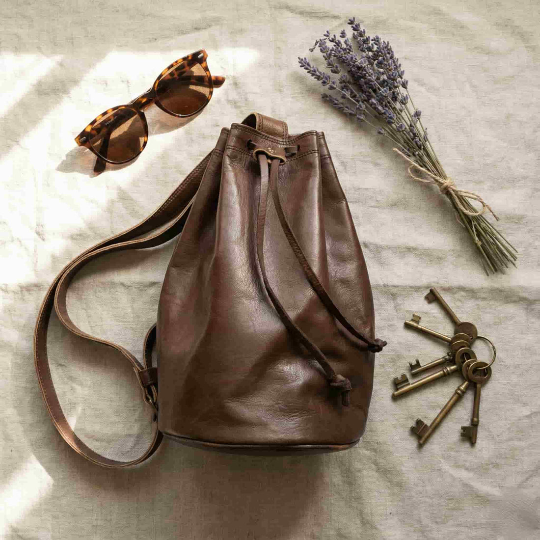 Minimalist Leather Bucket Bag – Handmade Crossbody Bag