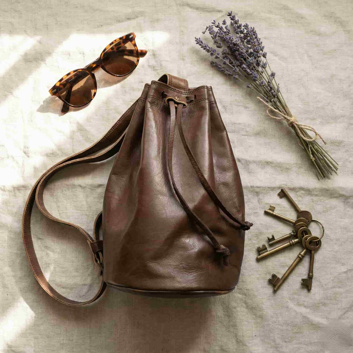 Minimalist Leather Bucket Bag – Handmade Crossbody Bag