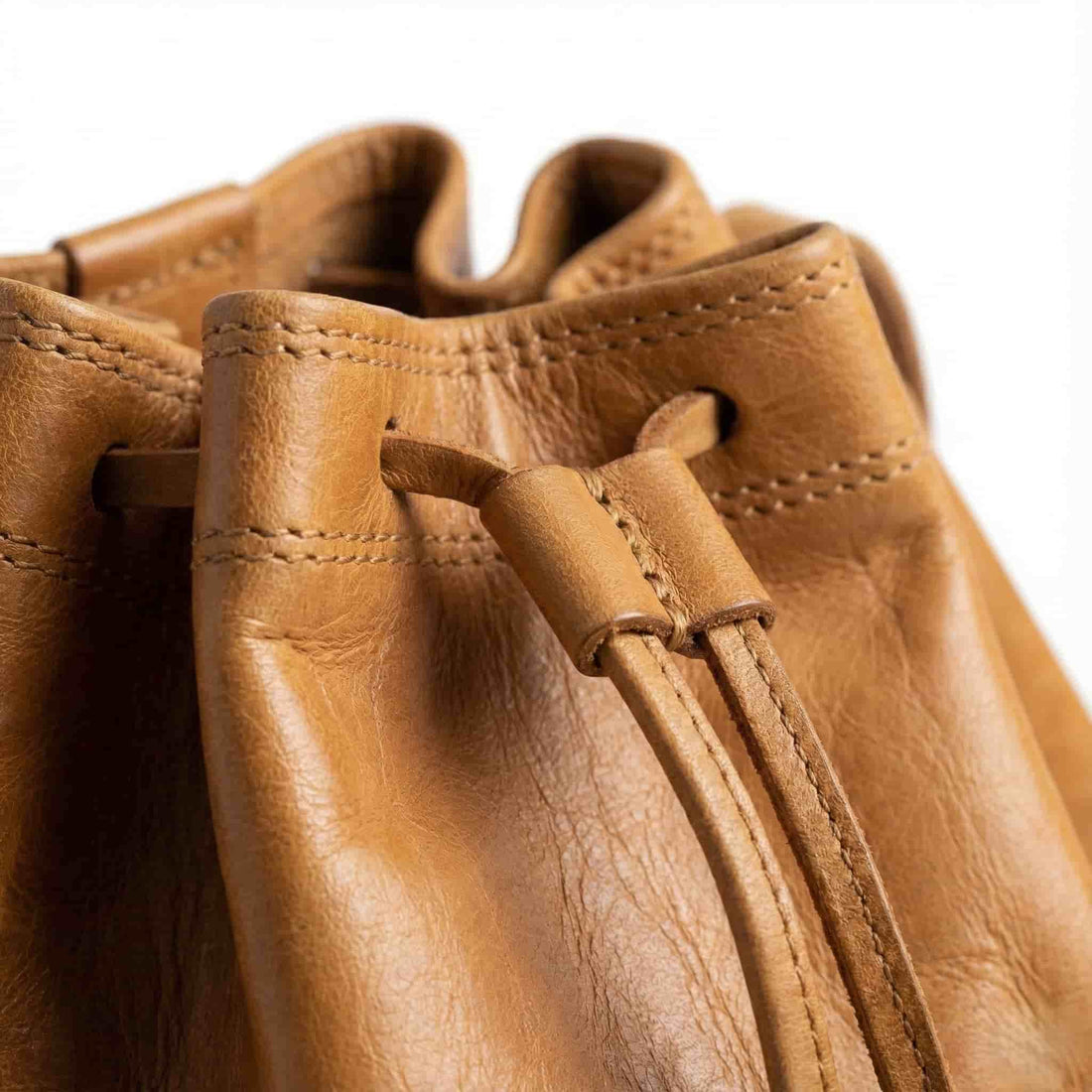 Minimalist Leather Bucket Bag – Handmade Crossbody Bag