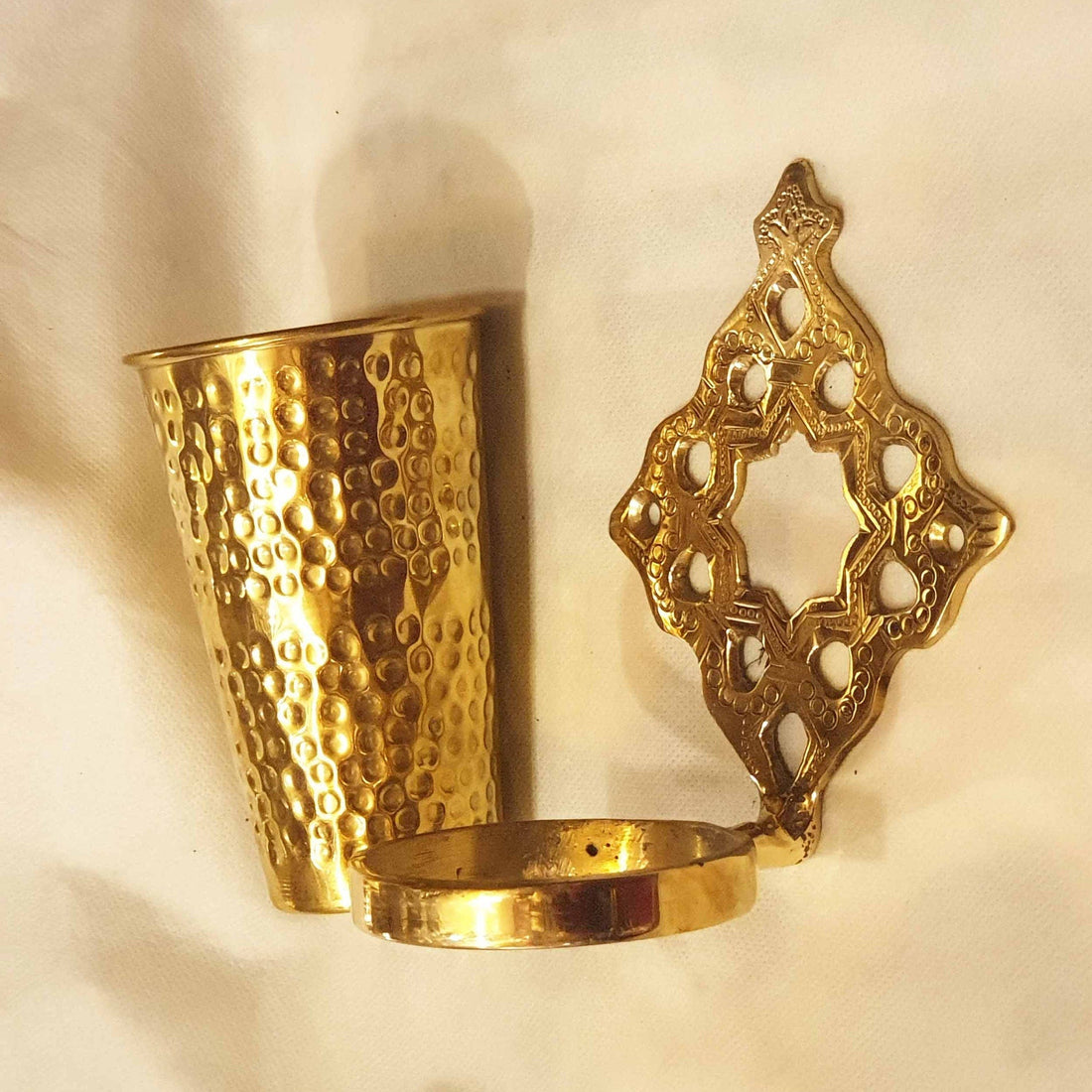 Elegant toothbrush and cup holder with a minimalist design for organized bathroom storage