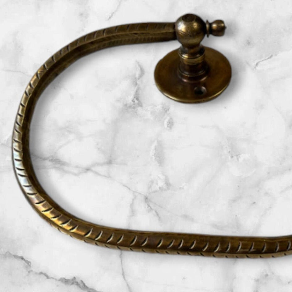 Modern toilet paper holder with open-ended design for easy roll changes